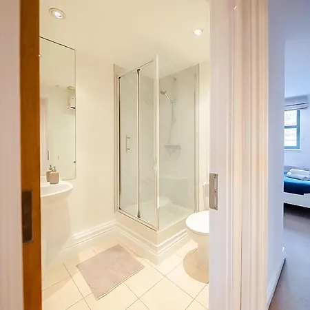 2br Flat - Free Parking - Fast Wi-fi * Bristol