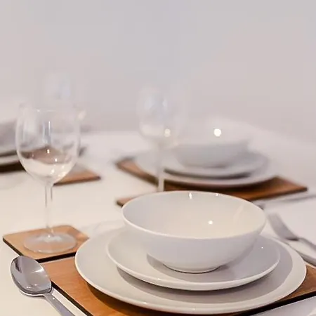 2br Flat - Free Parking - Fast Wi-fi