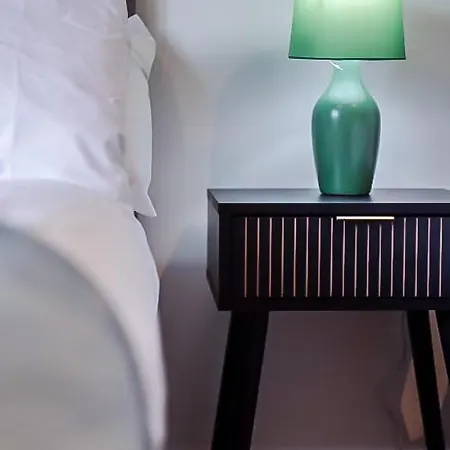 2br Flat - Free Parking - Fast Wi-fi Бристоль